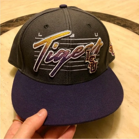 Stylish Men's Cap Collection Bundle - Picture 9 of 11